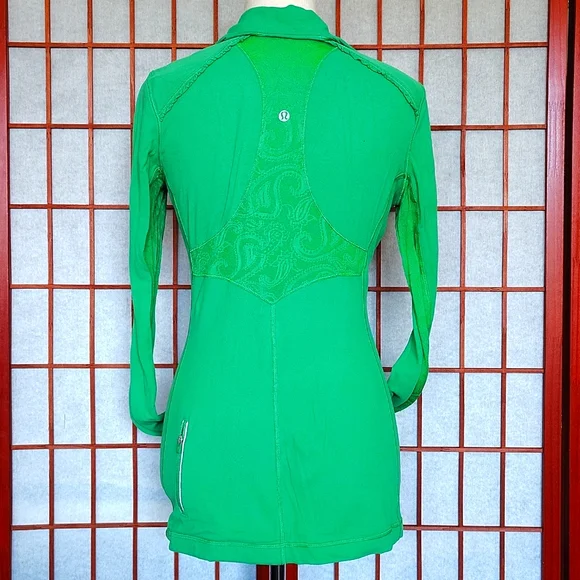 Lululemon Elegant Green Long Sleeve Active-wear Top. Size: S - Picture 4 of 5